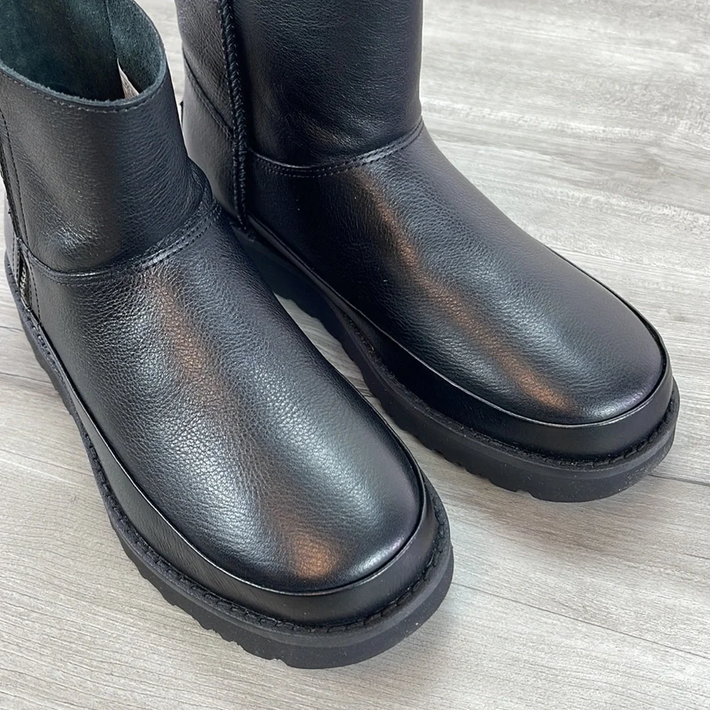 🌿UGG🌿 W DECONSTRUCTED MINI ZIP BLACK BOOTS - Picture 2 of 15